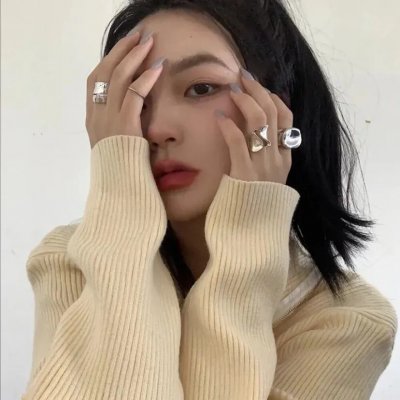 挥著翅膀的女孩